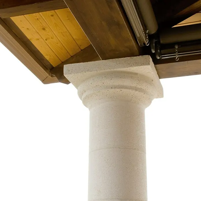 Base para techo o suelo Capitel Atenas - 40 x 40 cm - La imagen presenta una elegante columna que sostiene una estructura de techo de madera, mostrando armonía arquitectónica.
