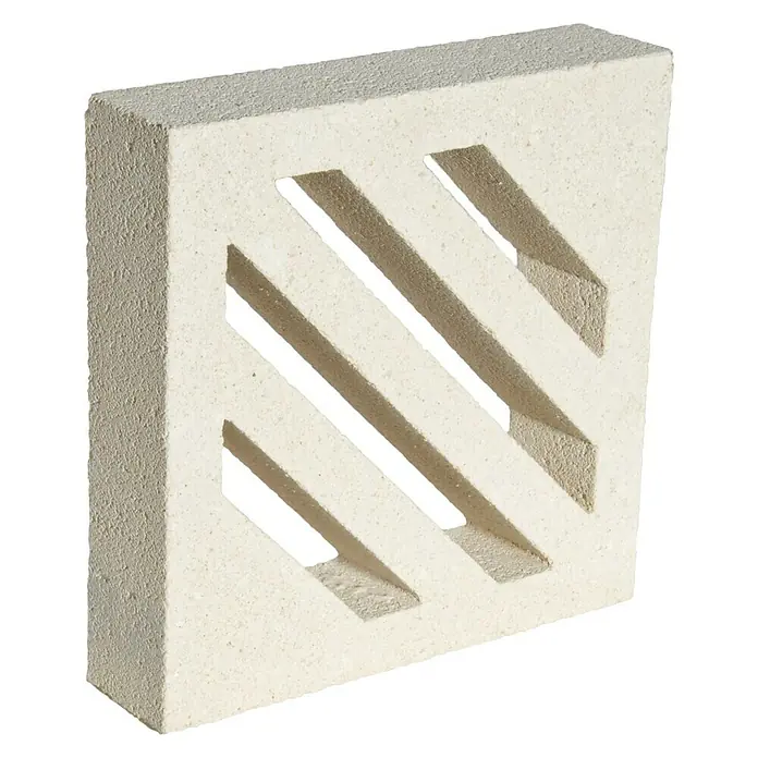 Celosía de pared Palmera - 25 x 25 cm, Blanco - Aquí hay un bloque de ventilación de hormigón celular con cortes diagonales para un diseño de fachada moderno y ventilación natural.