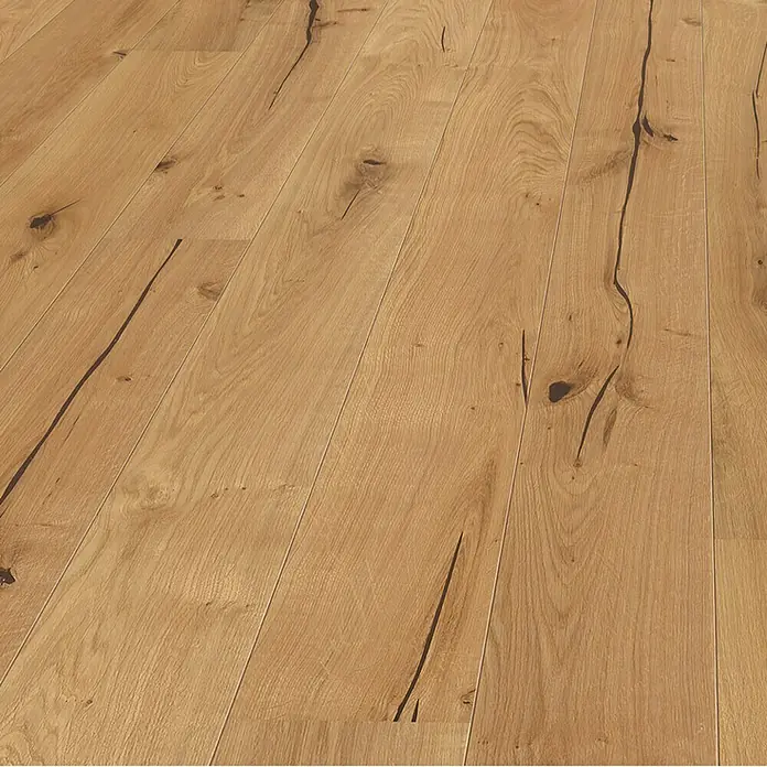 Living by Haro Parkettmuster Eiche Nevada Naturöl - 290 x 180 x 12 mm, Landhausdiele - Nahaufnahme von Laminatboden mit natürlicher Holzstruktur und Ästen.