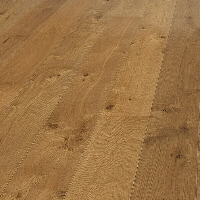 Living by Haro Parkettmuster Eiche Mocca Naturöl290 x 173 x 12 mm, Landhausdiele - Nahaufnahme eines warmen, hellbraunen Eichenparkettbodens mit deutlichen Maserungen und Astlöchern.
