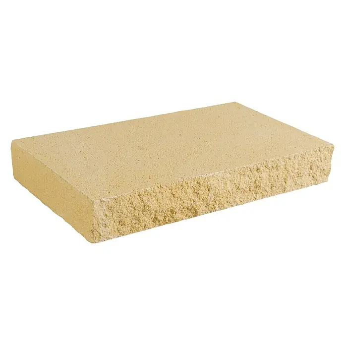 Cubremuros plano Split - 50 x 20 x 7 cm, Crema, Hormigón - Primer plano de una losa de pavimentación de color amarillo claro con una textura rugosa, ideal para jardines y paisajismo.