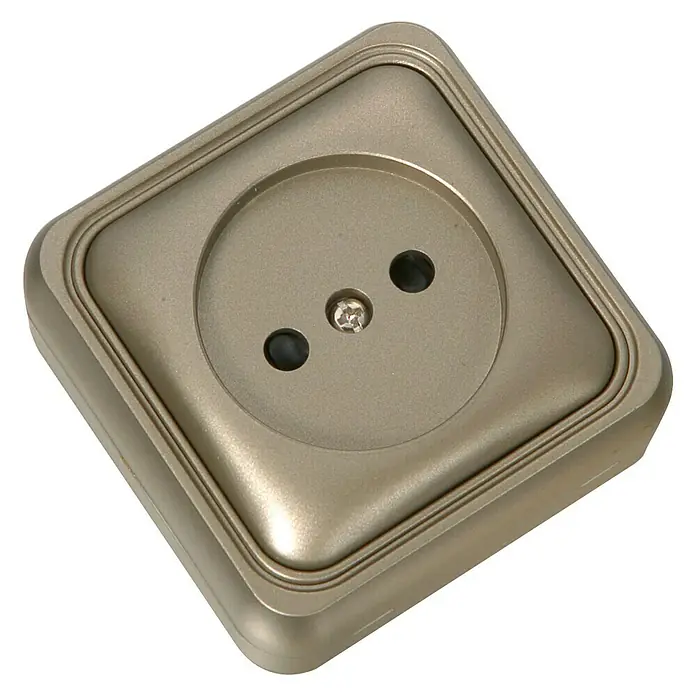 Fontini BF-18 Enchufe - Cobre, Plástico, Instalar - Primer plano de un enchufe redondo de color dorado con tornillo y dos orificios, situado en una carcasa cuadrada y decorada.