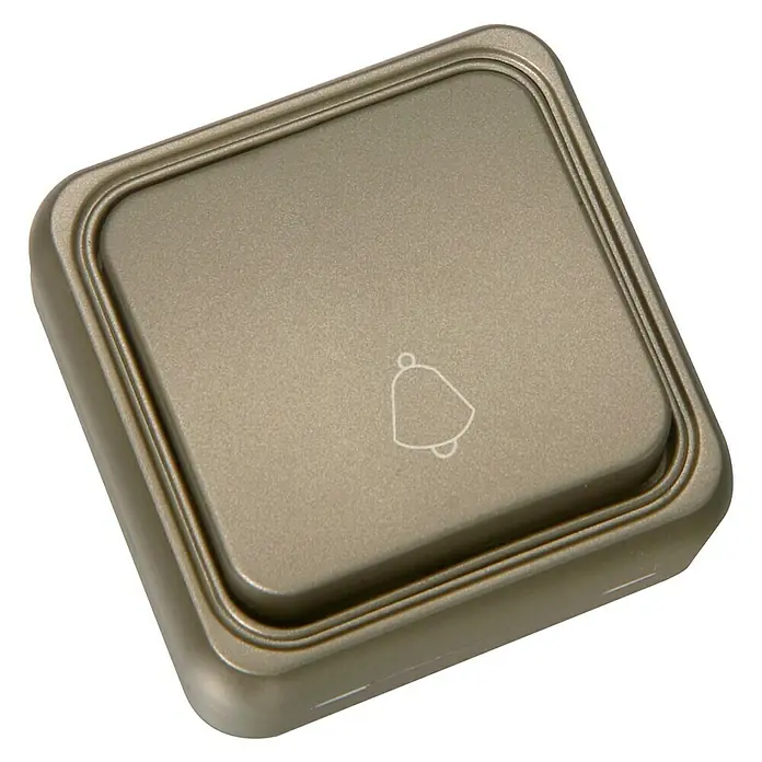 Fontini BF-18 Pulsador para estancias con humedad - Cobre, Montaje en la pared, IP20 - Primer plano de un timbre cuadrado de color bronce con un símbolo de campana sobre un fondo negro.