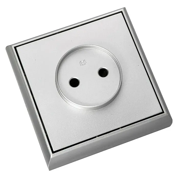 Fontini BF-25 Enchufe Monoblock - Aluminio, Plástico, Montaje en superficie - Enchufe plateado con placa frontal cuadrada y dos recortes redondos sobre un fondo negro, diseñado para conexiones eléctricas.