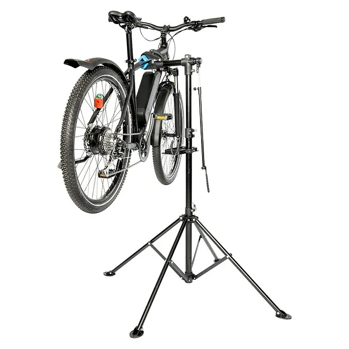 Fischer Fahrradmontageständer Premium - 360 ° drehbar, Höhenverstellung: 113 cm - 186 cm - Abgebildet ist ein Fahrradreparaturständer mit einem E-Bike darauf, ideal für Wartungsarbeiten und Reparaturen am Fahrrad.