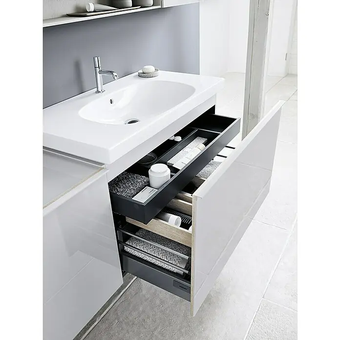 Geberit Acanto Waschtisch Compact - 60 x 42 cm, Mit schmutzabweisender Glasur, Hahnloch: Mitte, Mit Überlauf, Weiß - Badezimmerschrank mit offenem Auszug, der Einblicke in die ordentlich verstauten Badutensilien bietet. Elegantes Design für moderne Bäder.