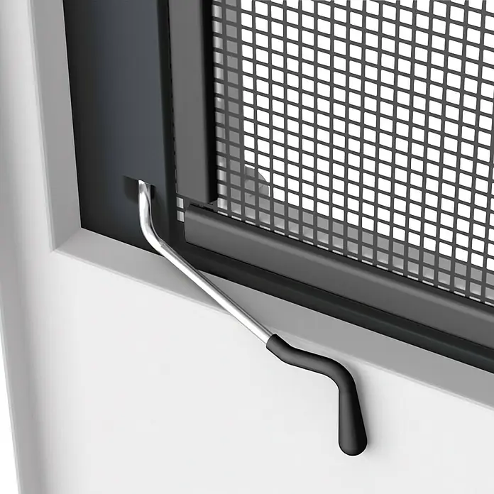 Easy Life easyLINE 2 Insektenschutzfenster - B x H: 100 x 120 cm, Anthrazit, Montage Insektengitter: Klemmen - Nahaufnahme eines schwarzen Ofens mit einem silbernen Griff zum Öffnen oder Schließen der Ofentür.