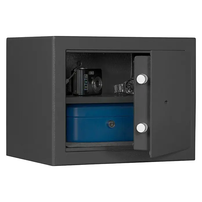 Format Möbeltresor M 310 - L x B x H: 300 x 350 x 280 mm, Doppelbart-Hochsicherheitsschloss - Geöffneter Safe mit Digitalkamera, Armbanduhr und blauer Geldkassette für Wertgegenstände.