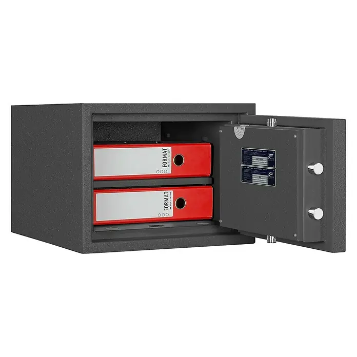 Format Feuerschutztresor PSL 2 E - Elektronikschloss S&G Spartan 1006, L x B x H: 450 x 430 x 325 mm - Tresor der Marke Format mit geöffneter Tür und zwei roten Ordnern darin. Der Tresor ist dunkelgrau und steht vor einem schwarzen Hintergrund.