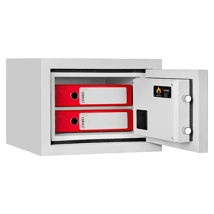 Format Feuerschutztresor Fire Safe Light - L x B x H: 33,5 x 46 x 45,2 cm, Elektronisches Zahlenschloss, 20 l - Ein weißer FORMAT-Tresor mit geöffneter Tür, in dem rote Ordner mit Beschriftungsfeldern aufbewahrt werden.