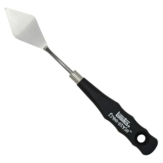 Liquitex Professional Malmesser Traditional Knife - Nr. 2 - Nahaufnahme eines Liquitex Freestyle Malmessers mit einer rautenförmigen Klinge und einem schwarzen Griff mit Loch zum Aufhängen.