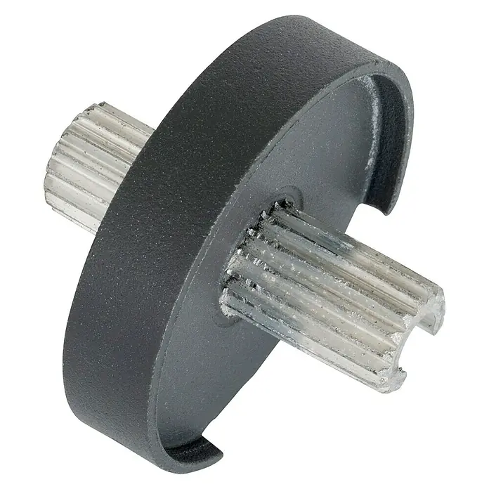 Embellecedor Inoline Negro - Aluminio, Plateado - Primer plano de una pieza de repuesto de automóvil que consta de un disco gris y un eje plateado ranurado.