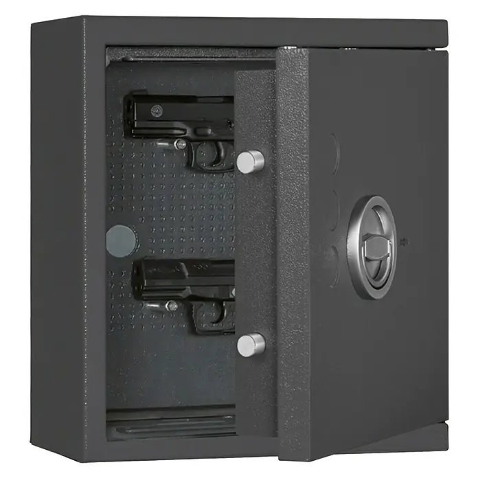 Format Kurzwaffenschrank KWT 900 - Geeignet für: Gemeinsame Aufbewahrung von Waffen und Munition, L x B x H: 170 x 360 x 405 mm, Doppelbart-Hochsicherheitsschloss - Ein grauer Tresor mit geöffneter Tür, in dem zwei Pistolen aufbewahrt werden. Er bietet Sicherheit für Waffen und Wertsachen.