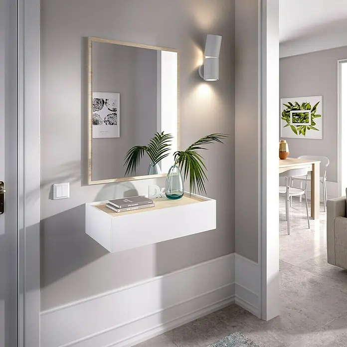 Dekit Mueble para recibidor Ott - Natural/Blanco, Espejo - Espejo de pared con estante y decoración. El marco de madera clara del espejo armoniza con la madera de la superficie del estante.