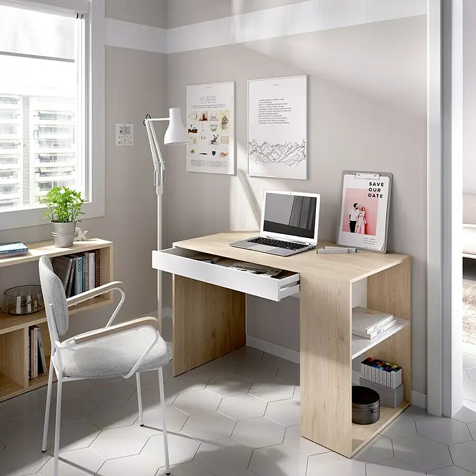 Dekit Mesa de escritorio Teo - L x An x Al: 50 x 115 x 74 cm, Roble/Blanco - Un escritorio moderno en tonos de madera clara con cajón blanco y compartimentos de almacenamiento, ideal para un estudio elegante.