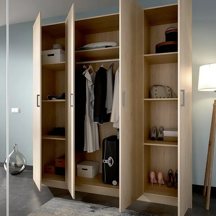 Dekit Armario para ropa Maxi - L x An x Al: 52 x 200 x 215 cm, Roble, Número de puertas: 4 ud. - Un armario espacioso con puertas abiertas, que muestra varias prendas de vestir y accesorios. El armario proporciona amplias soluciones de almacenamiento.