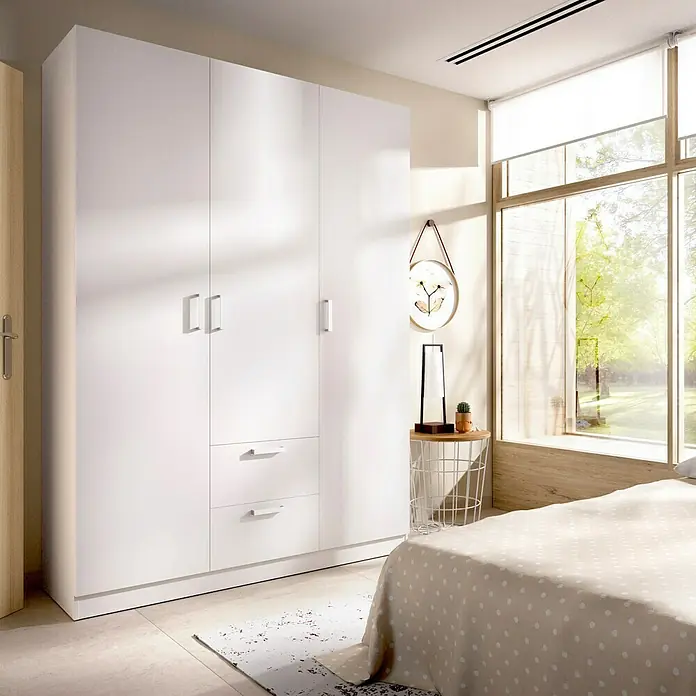 Dekit Armario para ropa Maxi - L x An x Al: 52 x 150 x 215 cm, Blanco, Número de puertas: 3 ud. - Gran armario blanco con puertas y cajones en un dormitorio luminoso, que ofrece amplio espacio de almacenamiento y un diseño moderno.