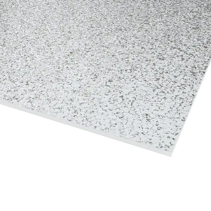 Kunstglas Owocor - 50 cm x 100 cm x 5 mm, Eiskristall, Klar, Polystyrol - Detailaufnahme einer strukturierten, silberfarbenen Oberfläche, die eine moderne und stilvolle Ästhetik für verschiedene Anwendungen bietet.