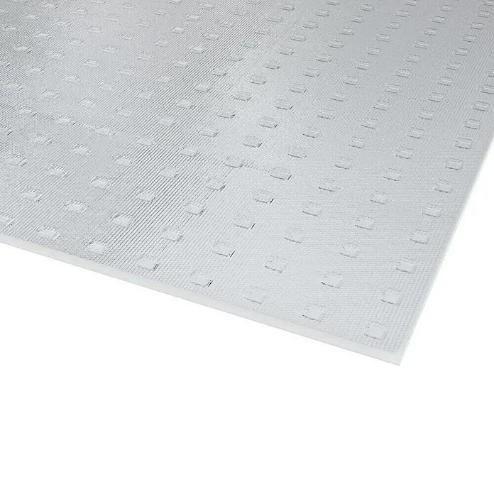 Kunstglas Owocor - 100 cm x 100 cm x 5 mm, Carree, Klar, Polystyrol - Nahaufnahme einer strukturierten, weißen Akustikplatte. Ideal für Schallabsorption in modernen Innenräumen.