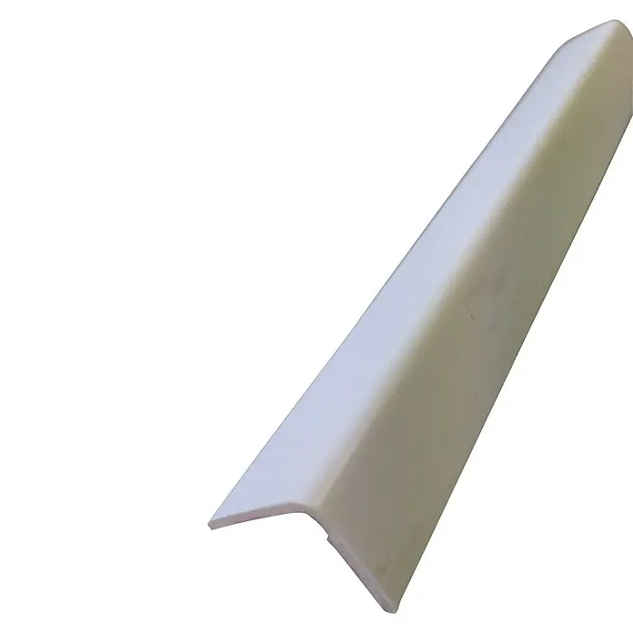 Rufete Canto de PVC - 260 cm x 15 mm x 26 m, Blanco - Un perfil de esquina blanco para uso en interiores, ideal para proteger esquinas y bordes. La superficie es lisa y fácil de limpiar.