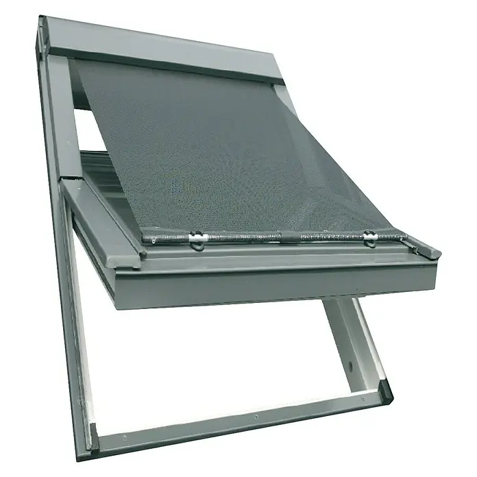 Dachfenster-Markise MUA FXA - Passend für: VELUX® Dachfenster, 66 cm, Schwarz - Dachfenster mit integriertem Rollo. Das Rollo ist grau und bietet zusätzlichen Sonnenschutz für den Raum unter dem Dach.