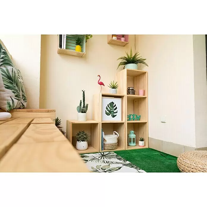 Astigarraga Dinamic Holzregal - H x B x T: 70,8 x 36,2 x 33 cm, Traglast pro Boden: 50 kg, Anzahl Böden: 2 Stk., Schrauben, Natur - Modulare helle Holzregale und eine passende Bank bilden eine gemütliche, pflanzenreiche Ecke mit tropischer Dekoration.