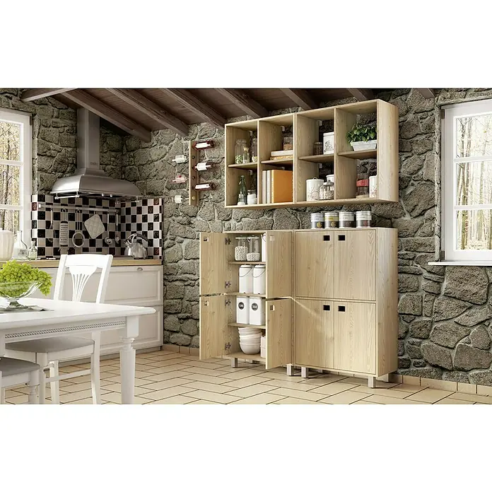 Astigarraga Dinamic Holzregal - H x B x T: 70,8 x 70,8 x 33 cm, Traglast pro Boden: 50 kg, Anzahl Böden: 2 Stk., Schrauben, Natur - Eine Küche mit hellem Holzschrank und Hängeregal. Der Schrank bietet Stauraum, das Regal dient zur Dekoration und Aufbewahrung.