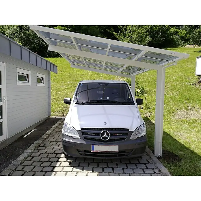 Ximax Carport LINEA 80 - Außenmaß inkl. Dachüberstand (B x T): 2,73 x 4,95 m, Einzelcarport, Weiß - Carport mit weißem Mercedes-Benz Vito darunter. Das Carport bietet Schutz vor Witterungseinflüssen.