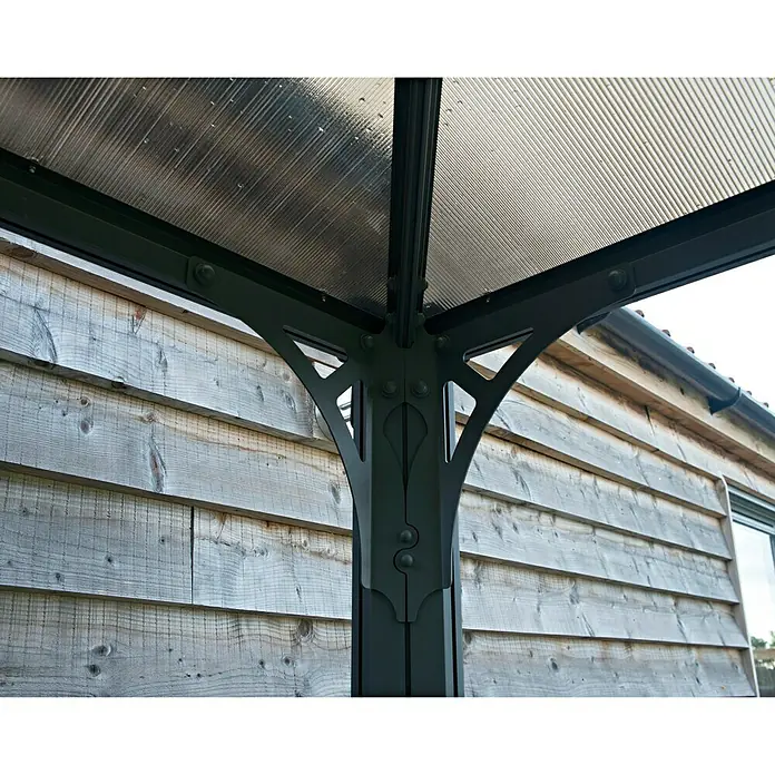 Palram – Canopia Pérgola estándar Mónaco - An x Pr: 390 x 450 cm, Color del armazón: Antracita, Aluminio - Primer plano de una pérgola elegante con techo de policarbonato y marco de metal gris oscuro, que ofrece refugio y un diseño moderno.