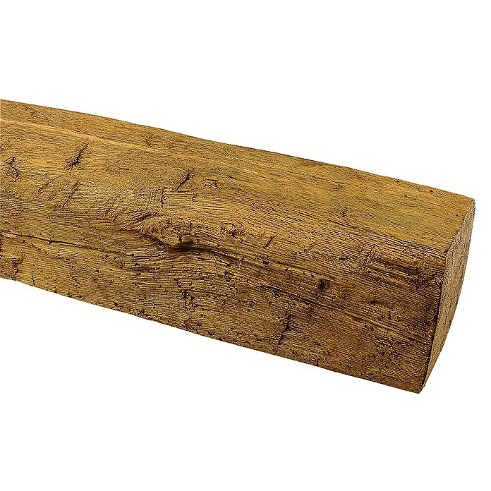 Dekobalken - Hellbraun, 200 x 9,5 x 6 cm, Polyurethan - Detailaufnahme eines goldenen Holzbalkens mit ausgeprägter Maserung vor schwarzem Hintergrund.