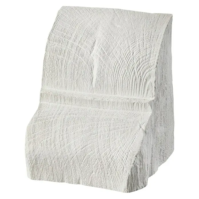 Dekoelement - Konsole, Weiß, 17,5 x 19 x 21,5 cm - Nahaufnahme eines weißen Baumstumpf-Dekorationsobjekts mit ausgeprägten Jahresringen auf schwarzem Hintergrund.