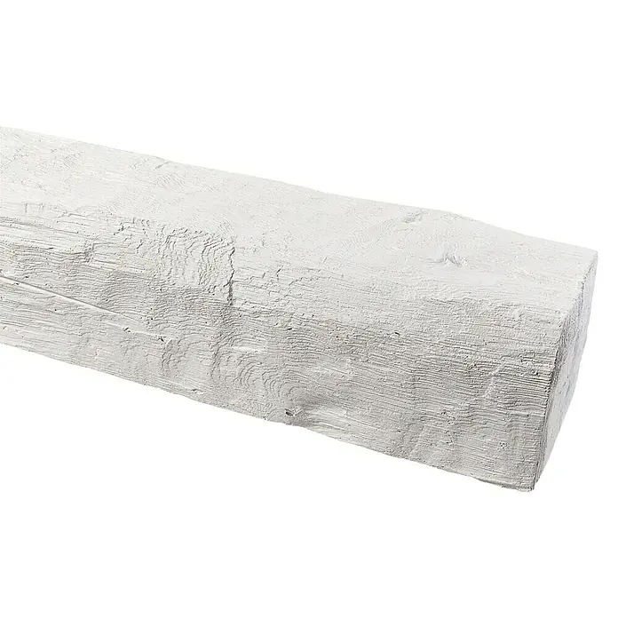 Dekobalken - Weiß, 200 x 9,5 x 6 cm, Polyurethan - Nahaufnahme eines weißen Holzscheits mit sichtbarer Maserung, ideal als rustikales Dekoelement.