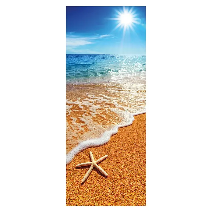 SanDesign Alu-Verbundplatte - 100 x 250 cm, Sea Star - Ein Seestern liegt am Strand, während die Sonne scheint. Der Sand ist golden und das Wasser blau.