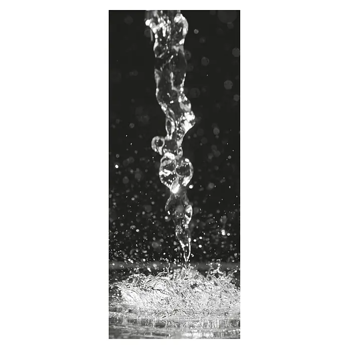 SanDesign Acryl-Verbundplatte - 100 x 250 cm, Waterdrops - Ein Schwarz-Weiß-Foto von fallendem Wasser, das auf eine Oberfläche trifft und Spritzer erzeugt, was die Klarheit und Bewegung des Wassers hervorhebt.