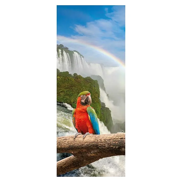 SanDesign Alu-Verbundplatte - 100 x 250 cm, Ara - Ein bunter Ara sitzt auf einem Ast vor einem malerischen Wasserfall mit Regenbogen, eine Szene voller natürlicher Schönheit.