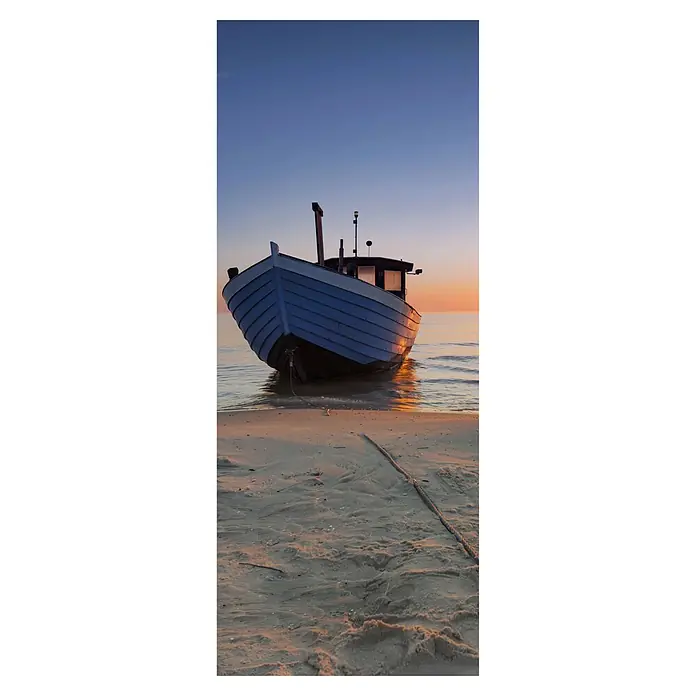 SanDesign Alu-Verbundplatte - 100 x 250 cm, Boat on Sea - Verträumtes Fischerboot am Strand bei Sonnenuntergang. Sanfte Farben und ruhige Atmosphäre vermitteln Frieden und Gelassenheit.