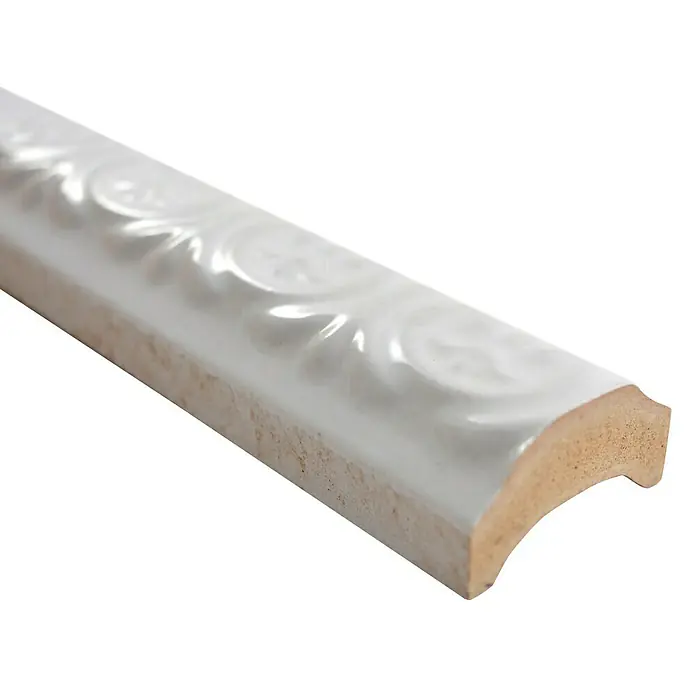 Fliesenbordüre Tuba - 3,5 x 30 cm, Weiß, Glänzend - Weißer Bordürenstein mit dekorativer Oberfläche für Wandabschlüsse und Akzente im Innenbereich. Ideal für Küche und Bad.