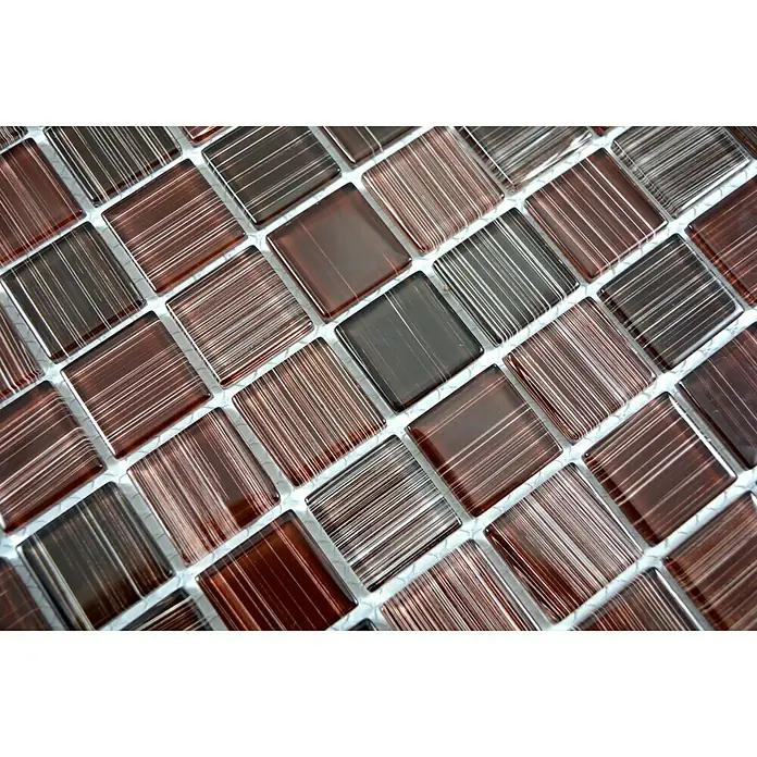 Mosaikfliese Quadrat Crystal CM 4260 - 32,7 x 30,2 cm, Braun, Glänzend - Nahaufnahme von braunen Mosaikfliesen mit linearen Mustern, die für dekorative Wand- und Bodengestaltungen ideal sind.