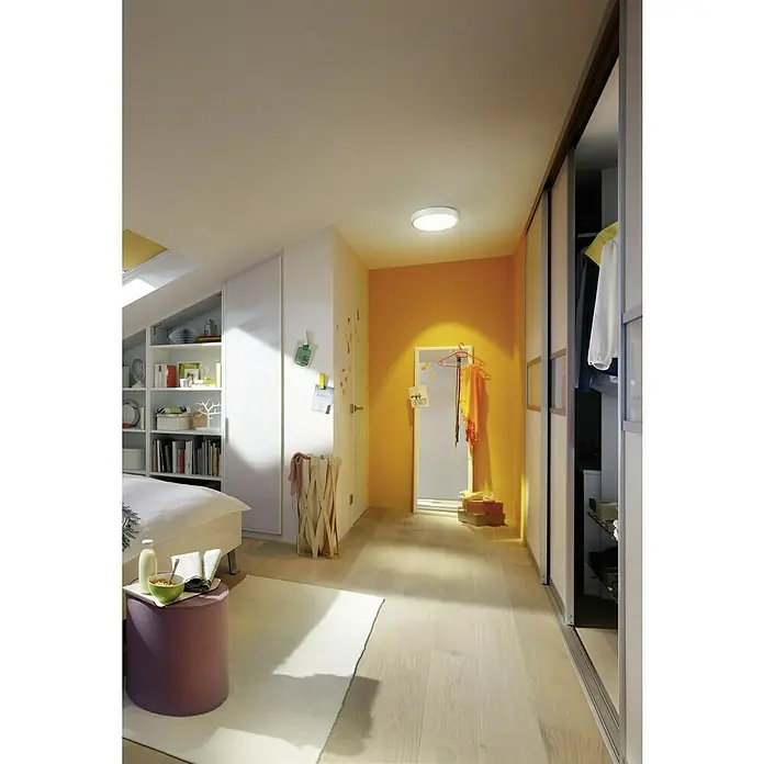 Paulmann Plafón LED redondo Lunar - 15 W, Ø x Al: 30 x 3,8 cm, Blanco, Blanco cálido - Dormitorio luminoso con armario empotrado y estantería bajo el techo inclinado, con una luz de techo redonda en el pasillo para una iluminación óptima.