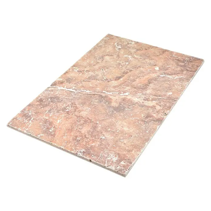 Antikmarmorfliese Travertin Rosso - 61 x 40,6 cm, Rotbraun, Matt - Nahaufnahme einer rechteckigen Travertinfliese mit natürlichen Mustern und warmer Farbpalette, ideal für elegantes Interieur.