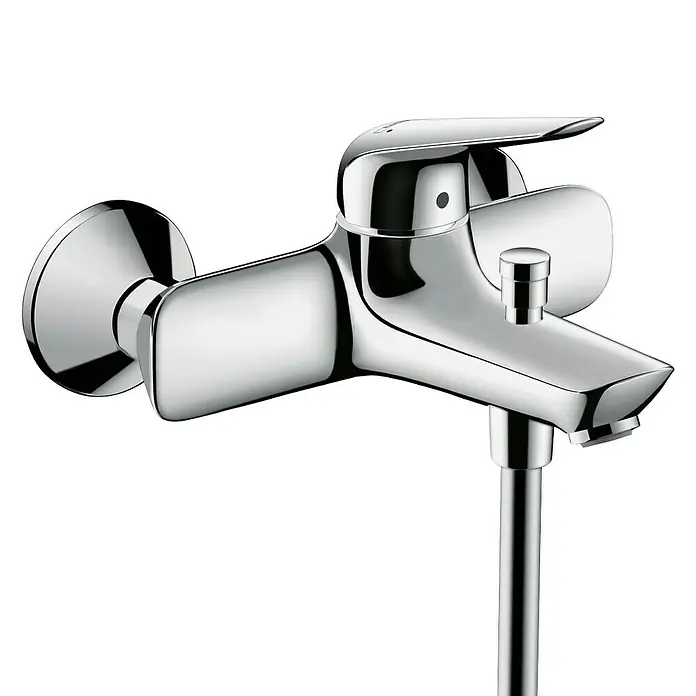 Hansgrohe Badewannenarmatur Novus - Ausladung Armatur: 192 mm, Chrom, Glänzend - Eine glänzende, verchromte Mischbatterie mit Hebel und Brauseanschluss, ideal für moderne Badezimmer, die Stil und Funktionalität vereint.