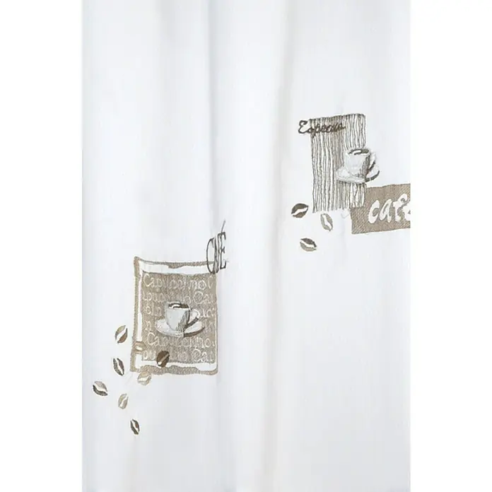 Elbersdrucke Cafehaus-Gardine Café - 140 x 48 cm, 100 % Polyester, Braun/Weiß - Nahaufnahme eines weißen Vorhangs mit aufgestickten Kaffeehausmotiven, darunter Kaffeetassen und Bohnen.