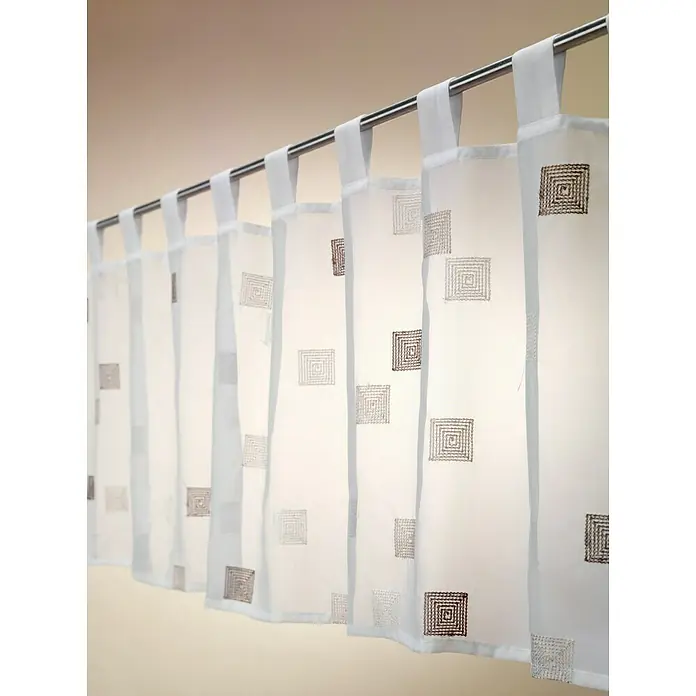 Elbersdrucke Bistrogardine Quadro - 140 x 48 cm, 100 % Polyester, Braun/Weiß - Gardinenaufhängung mit Schlaufenaufhängung und braunem Labyrinthmuster. Diese Vorhänge haben ein elegantes und stilvolles Design.