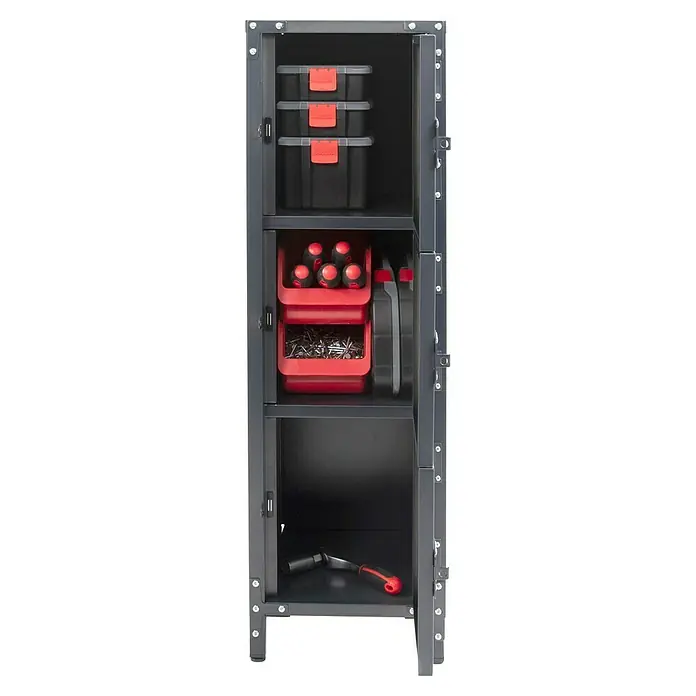 Metall-Mehrzweckschrank Vintage - L x B x H: 35 x 30,5 x 100 cm - Werkzeugschrank mit diversen Werkzeugkästen, Schraubenziehern, Schrauben und einem Schraubenschlüssel für die Werkstatt.