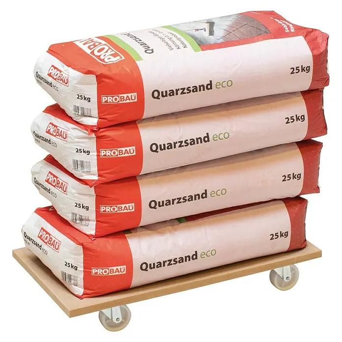 Wagner System Base con ruedas MM 9604 - L x An x Al: 57,5 x 30 x 10 cm, Capacidad de carga: 200 kg, Plástico - Cuatro sacos de PROBAU Quarzsand eco apilados en una plataforma con ruedas. El producto es arena de cuarzo, envasada en sacos.