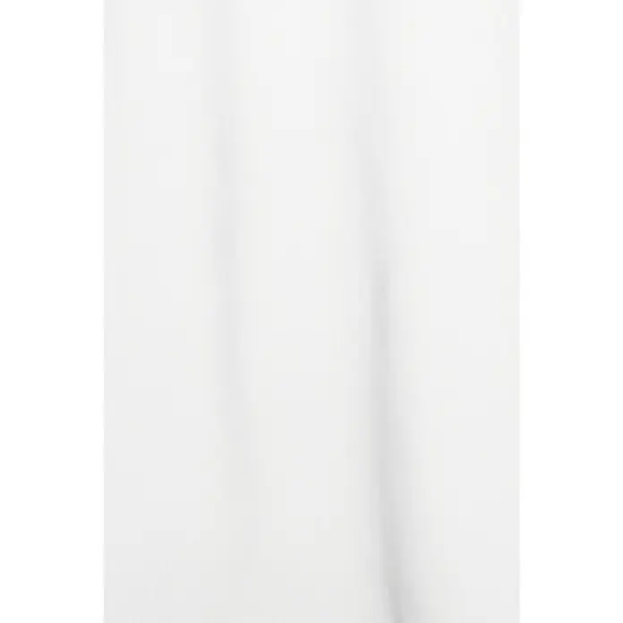 Elbersdrucke Bistrogardine Basic - 140 x 48 cm, 100 % Polyester, Uni, Weiß - Abstraktes Bild einer weißen Stoffoberfläche mit subtilen Falten und Schattierungen, ideal als Hintergrund.