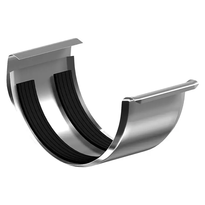 Sarei Rinnenverbinder - Nennweite: 100 mm, Zink/Titanzink, Silber - Nahaufnahme einer modernen, silberfarbenen Dachrinne mit schwarzen Lamellen, ideal für effektive Wasserableitung vom Dach.