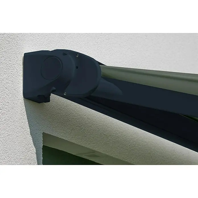 Deyo Limassol Vollkassettenmarkise - Gelb/Grau/Beige, Farbe Gestell: Anthrazitgrau Feinstruktur, Breite: 4 m, Ausfall: 3,5 m - Nahaufnahme einer an einer weißen Wand montierten, dunkelblauen Markise, die Schatten und Schutz bietet.