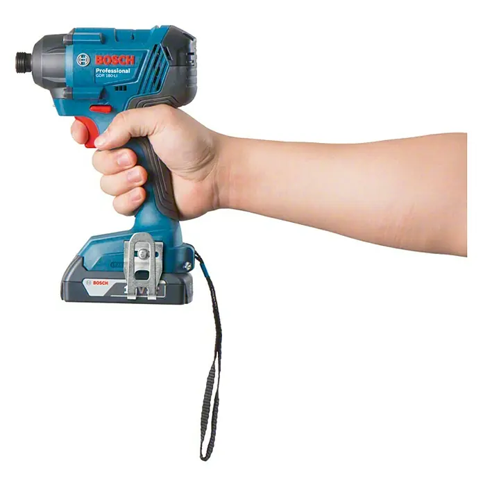 Bosch Professional AMPShare 18V Llave de impacto giratoria de batería GDR18-160 - 18 V, 2 baterías, 2 Ah - Primer plano de un atornillador de impacto inalámbrico Bosch Professional GDR 180-LI sostenido por una mano.