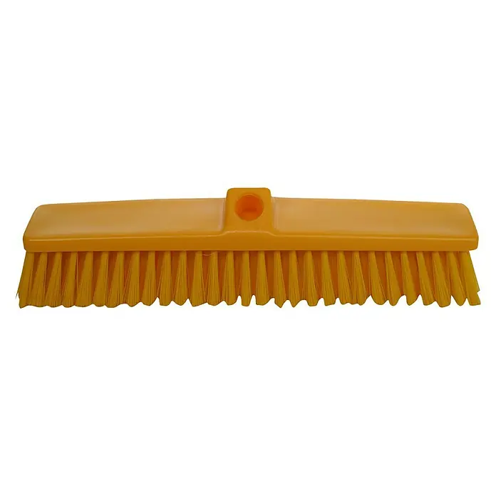 Haug Großraumbesen - Gelb, L x B x H: 38 x 6,3 x 9 cm, Material Borsten: Polyester PBT - Nahaufnahme eines gelben Straßenbesens mit Borsten. Das Reinigungsgerät ist vor einem schwarzen Hintergrund platziert.